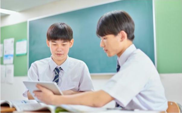 Học sinh ôn tập lại bằng cách xem lịch sử câu hỏi trên FQA